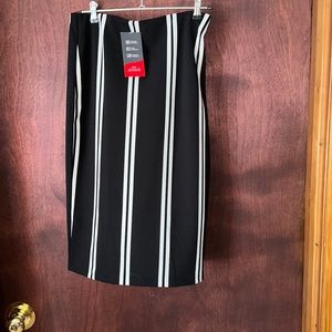 Black and white striped skirt. NYC, Sz M. Very Nice!